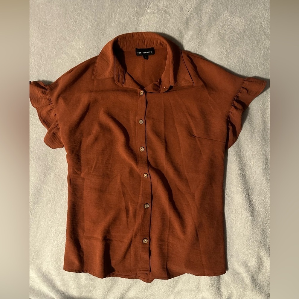 Fortune + Ivy Women's Rust Button Down Flutter Sleeve Blouse